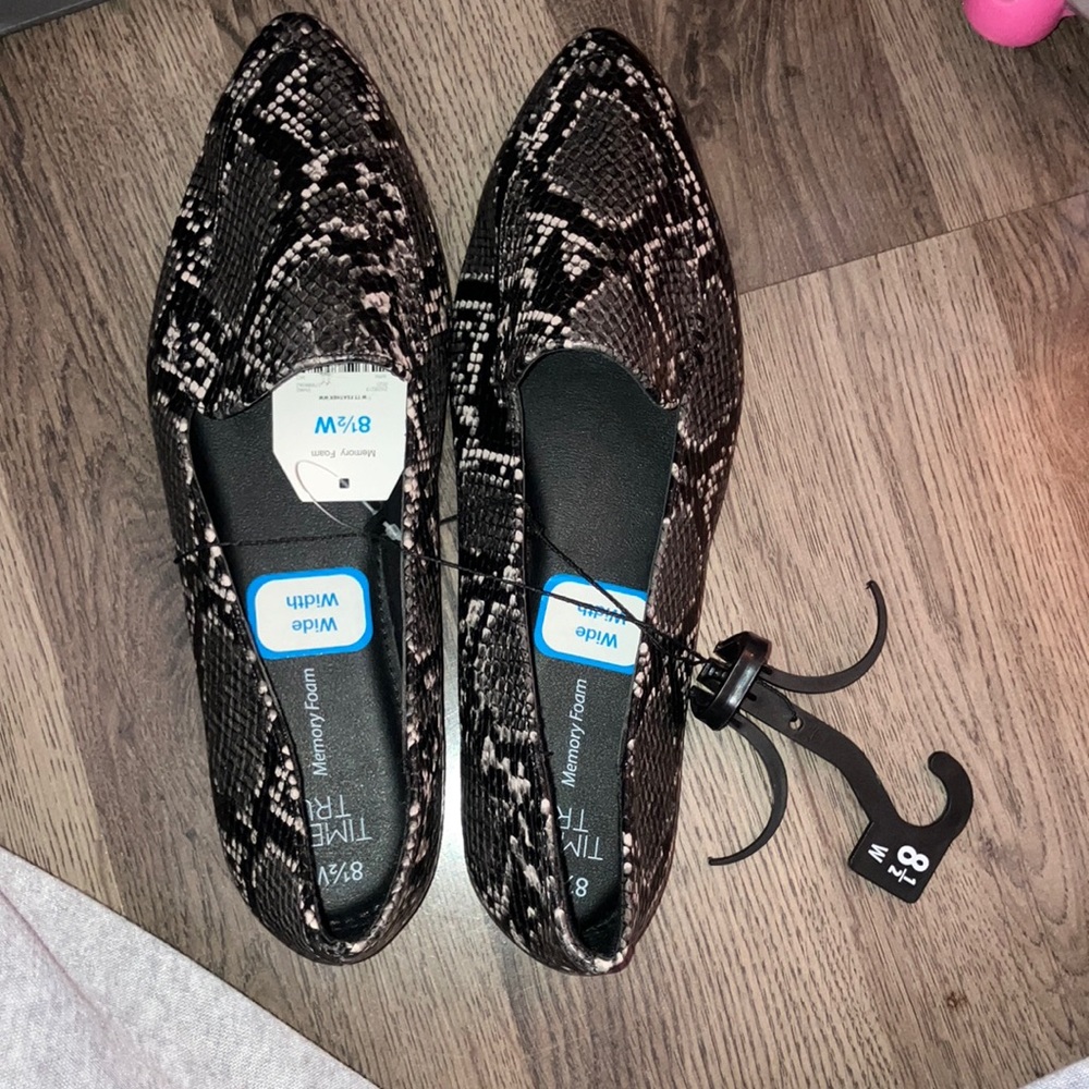 Women’s dressy shoes, snake print